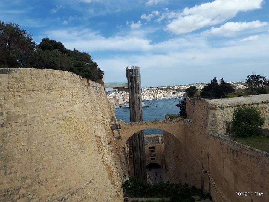 המעלית לגני באראכה העליונים 